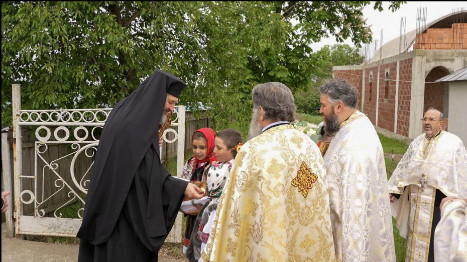 Sfințirea casei de prăznuire din parohia Dealu Crucii, un prilej de binecuvântare și comuniune