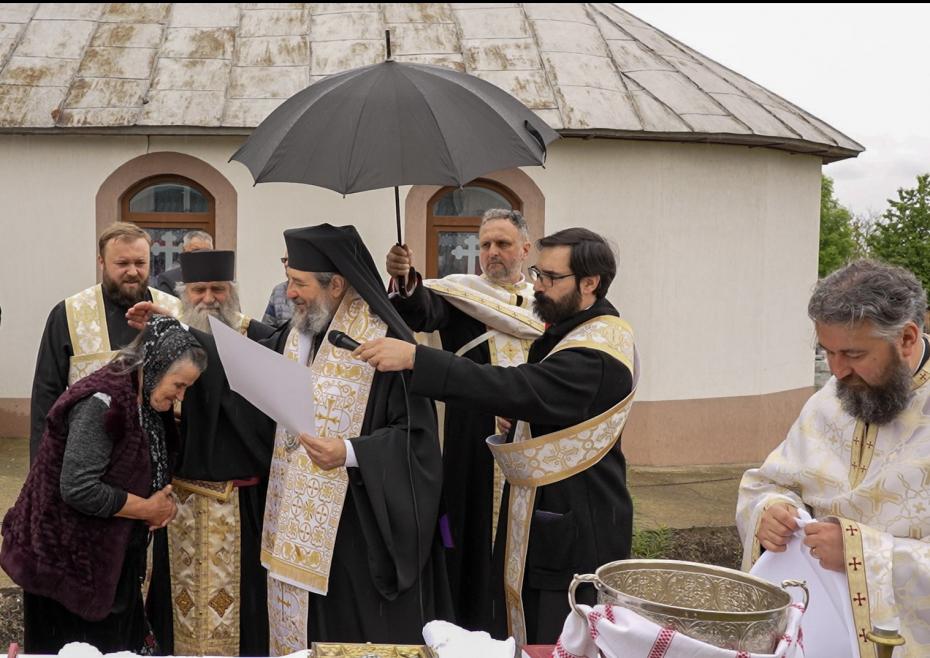 Sfințirea casei de prăznuire din parohia Dealu Crucii, un prilej de binecuvântare și comuniune