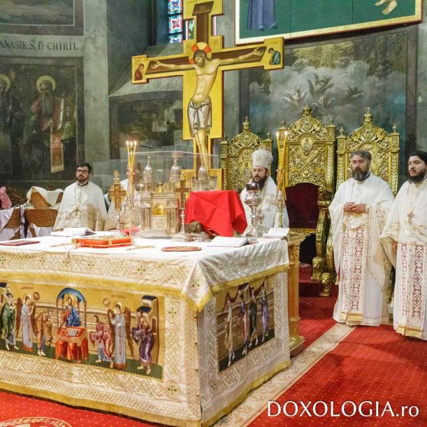 Preoții dorohoieni, aproape de pelerini în prima zi a pelerinajului la Sfânta Cuvioasă Parascheva