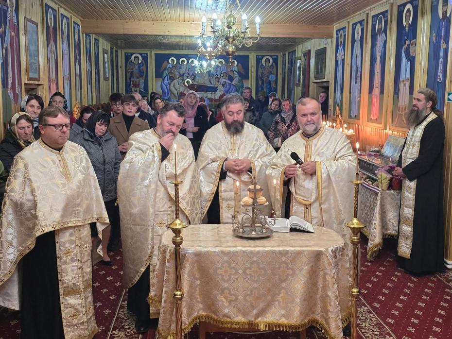 Procesiunea cu Sfintele Moaște în Protopopiatul Dorohoi – o săptămână de bucurie și binecuvântare pentru credincioși Procesiunea cu Sfintele Moaște în Protopopiatul Dorohoi – o săptămână de bucurie și binecuvântare pentru credincioși